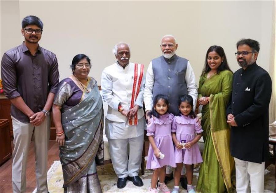 राज्यपाल  बंडारू दत्तात्रेय ने प्रधानमंत्री  नरेन्द्र मोदी को तीसरी बार भारत के प्रधानमंत्री बनने पर दी बधाई