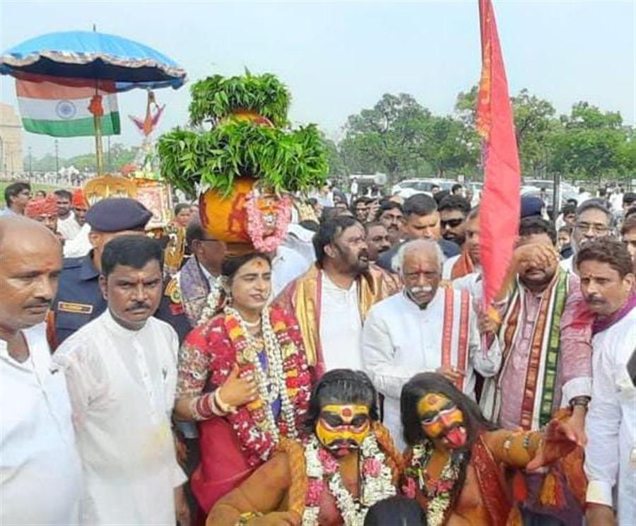राज्यपाल  बंडारू दत्तात्रेय ने आज नई दिल्ली में आयोजित 116वें वार्षिक बोनालू महोत्सव समारोह में की शिरकत