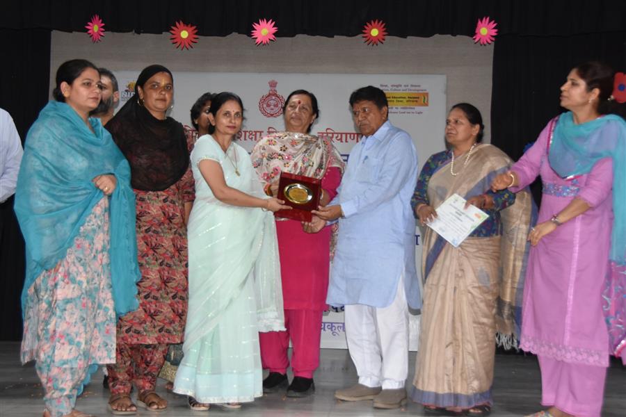 स्कूल मैनेजमेंट कमेटियां अध्यापक और अभिभावक के मध्य एक मज़बूत कड़ी : शिक्षा मंत्री