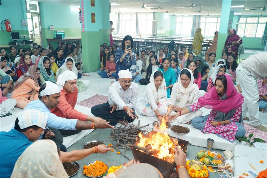 एसडी कॉलेज के गर्ल्स हॉस्टल में हवन के साथ हुआ नए सत्र का आगाज़