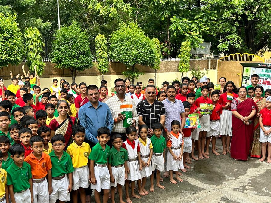 आदर्श बाल विद्यापीठ के प्रांगण से एक पेड़ भारतमाता के नाम अभियान की शुरुआत