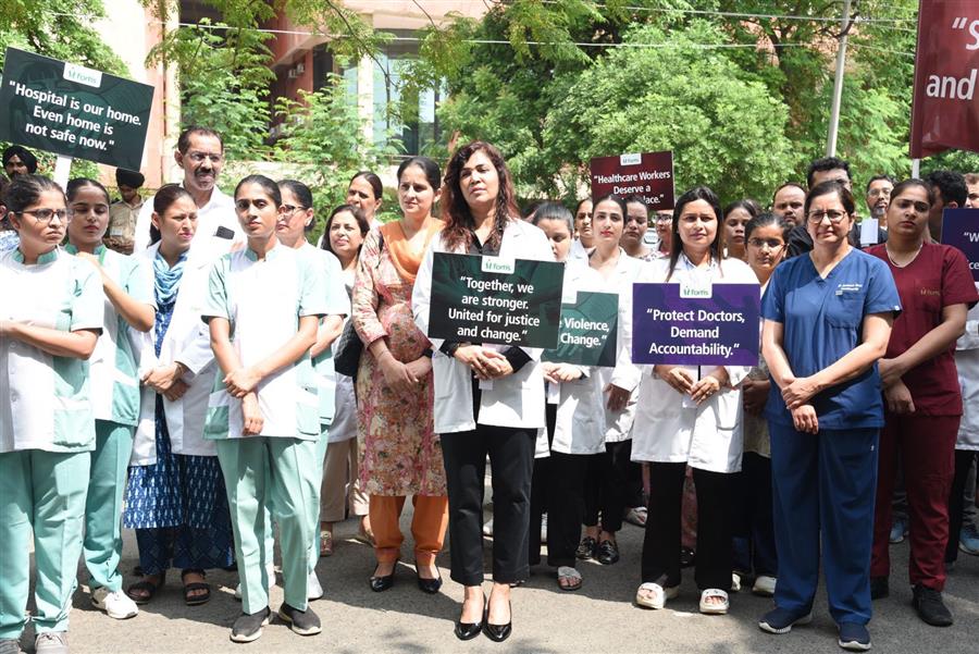 कोलकाता गैंगरेपः फोर्टिस मोहाली के डॉक्टर आईएमए के विरोध प्रदर्शन में शामिल हुए