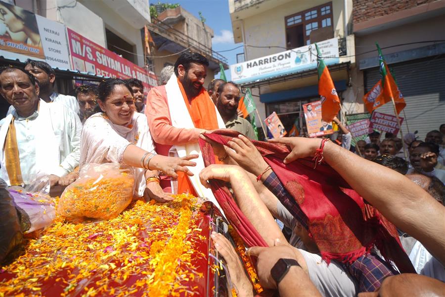 विधानसभा चुनाव जीतने निकल पड़ा भाजपा का विजय रथ, नारायगढ़ और पूंडरी में सीएम ने निकाला रोड शो*