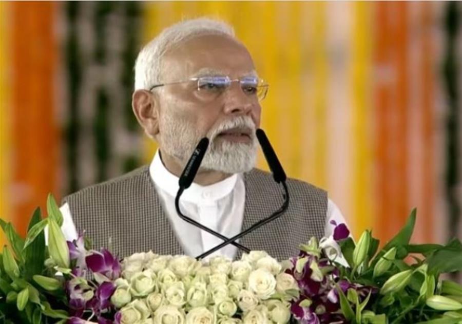 प्रधानमंत्री नरेन्द्र मोदी ने महाराष्ट्र के वर्धा में राष्ट्रीय पीएम विश्वकर्मा कार्यक्रम को संबोधित किया