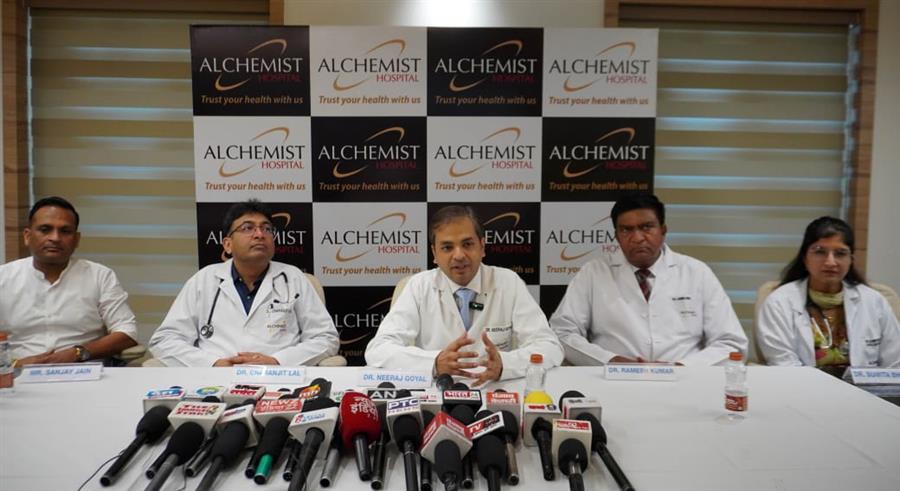 अल्केमिस्ट अस्पताल ने उत्तर हरियाणा में पहला एबीओ असंगत किडनी प्रत्यारोपण कर अग्रणी भूमिका निभाई 