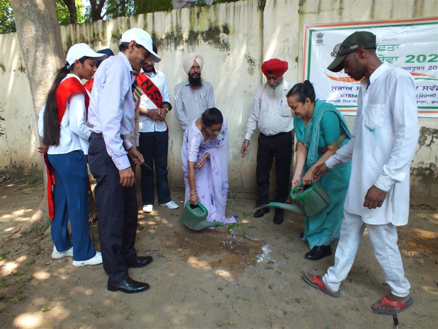 स्वच्छता ही सेवा 2024 अभियान के तहत खालसा कॉलेज ने आयोजित की जागरूकता रैली, कॉलेज परिसर में हुआ पौधारोपण