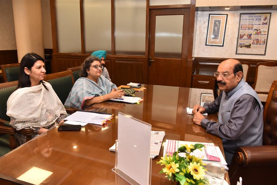 कैबिनेट मंत्री महिंदर भगत ने स्वतंत्रता सेनानियों और उनके परिवारों के लिए उपलब्ध कल्याणकारी योजनाओं की समीक्षा की