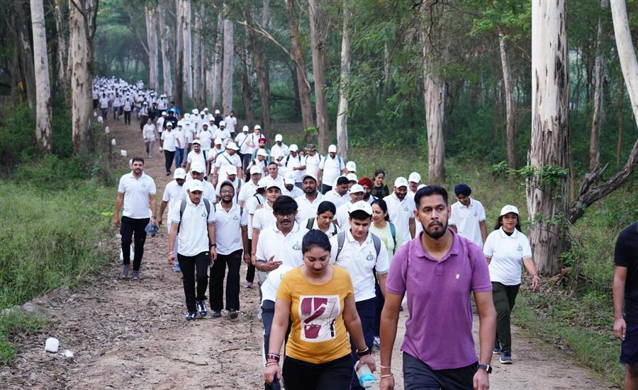 राजीव वर्मा ने सुखना वन्यजीव अभयारण्य में वन्यजीव सप्ताह 2024 के लिए ट्रैकिंग-कम-वॉक को हरी झंडी दिखाई 