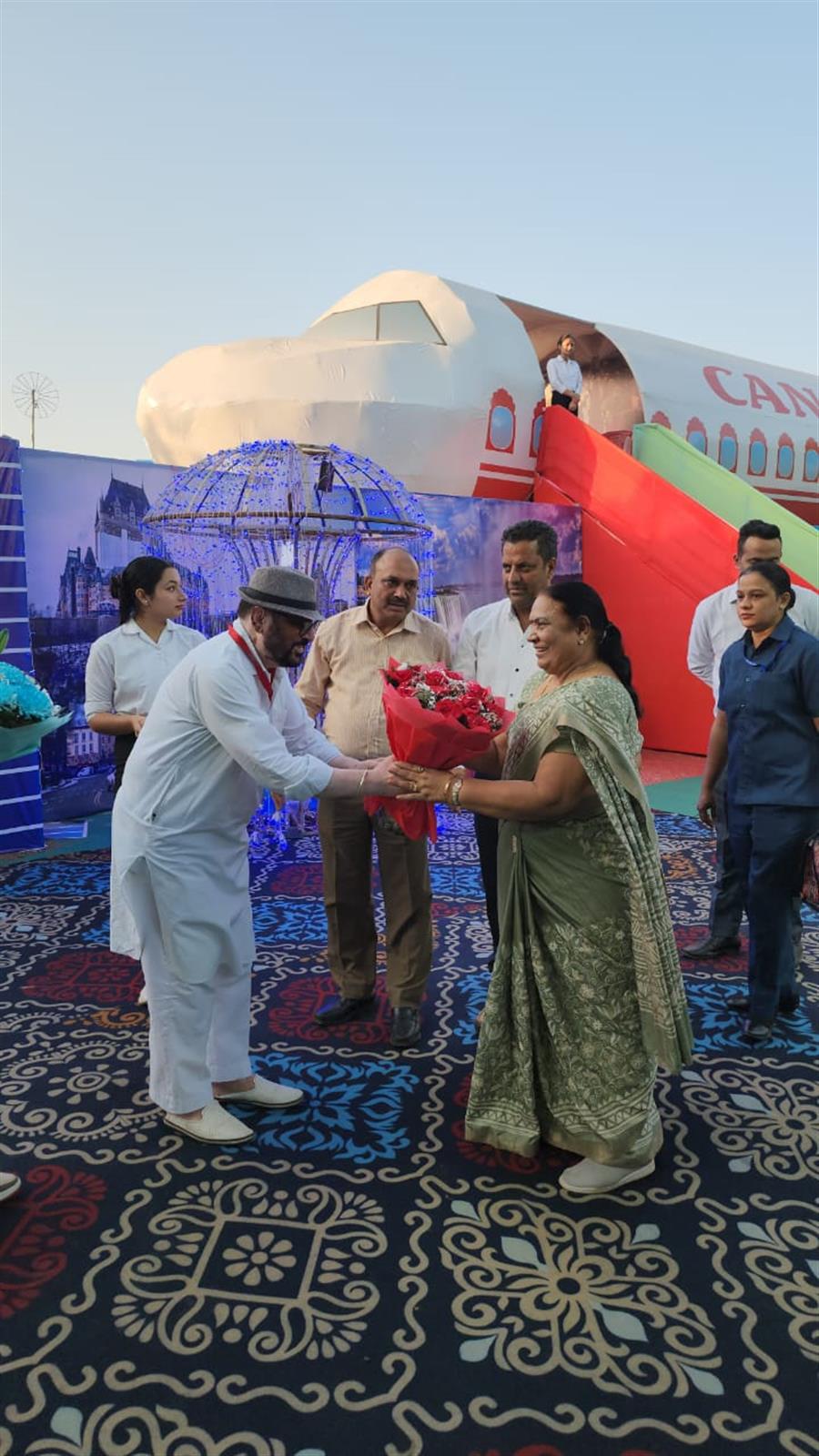 पंजाब गवर्नर और चंडीगढ़ प्रशासक की धर्मपत्नी अनिता कटारिया सेक्टर 34 चंडीगढ़ कार्निवाल में पहुंची