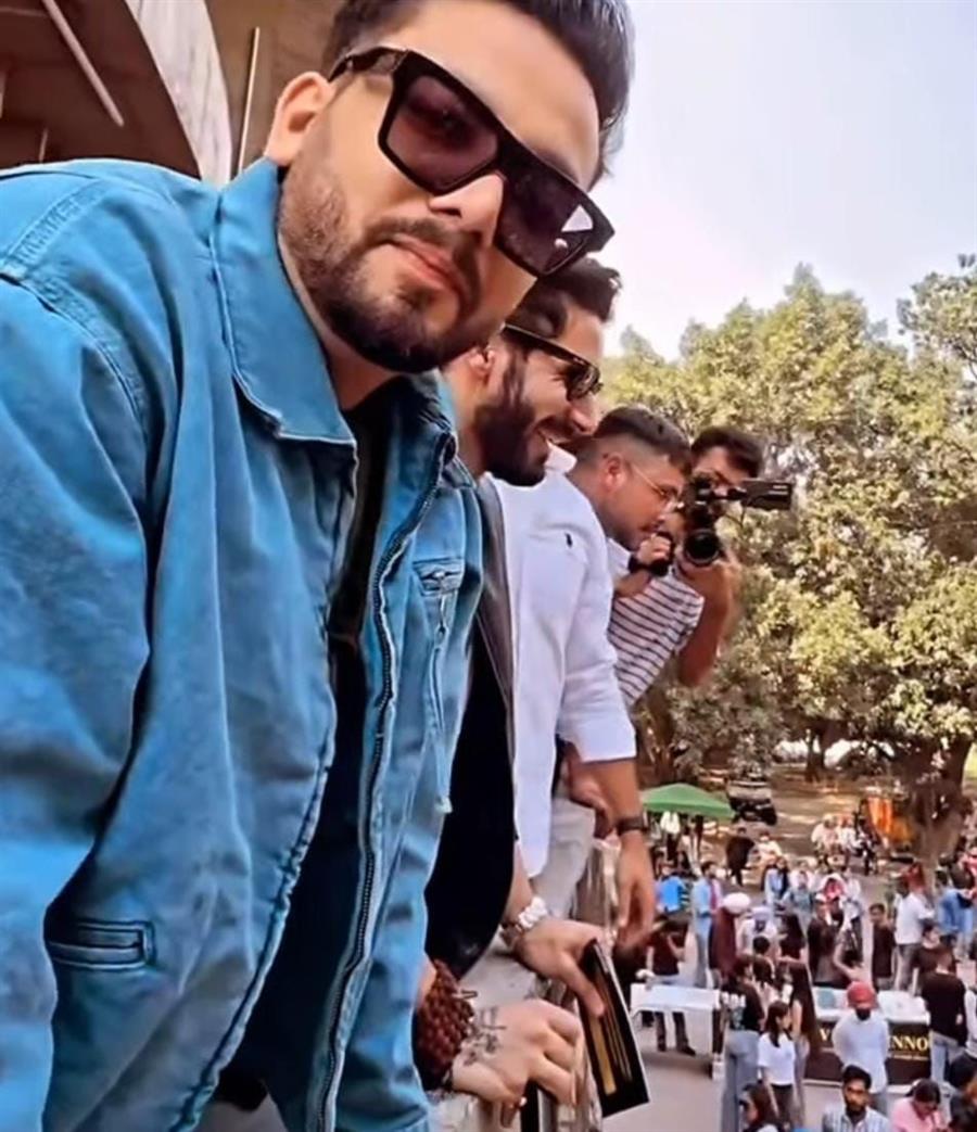 एल्विश यादव ने रोडीज़ ऑडिशन से पहले चंडीगढ़ में प्रशंसकों से मुलाकात की