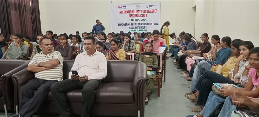 एफपीआईए पंचकुला शाखा ने सरकारी कन्या महाविद्यालय, शहजादपुर में अंतर्राष्ट्रीय आपदा जोखिम न्यूनीकरण दिवस का आयोजन किया