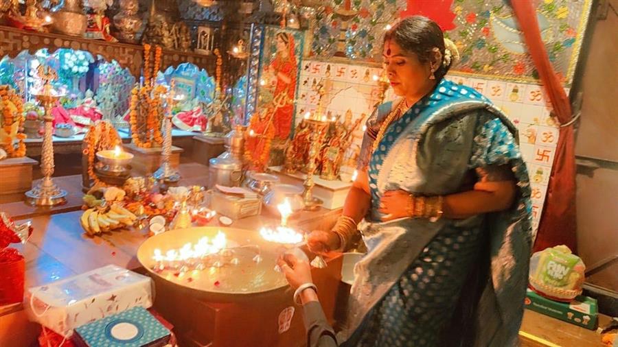 किन्नर मंदिर में लक्ष्मी नृसिंह भगवान के यज्ञ, सुदर्शन यज्ञ, गौ पूजा, कुबेर लक्ष्मी पूजन, महादुर्गा चंडी पाठ, सुंदरकांड पाठ यज्ञ, महालक्ष्मी व भगवान गणेश 31 दिन का यज्ञ की संपूर्ण आहुति