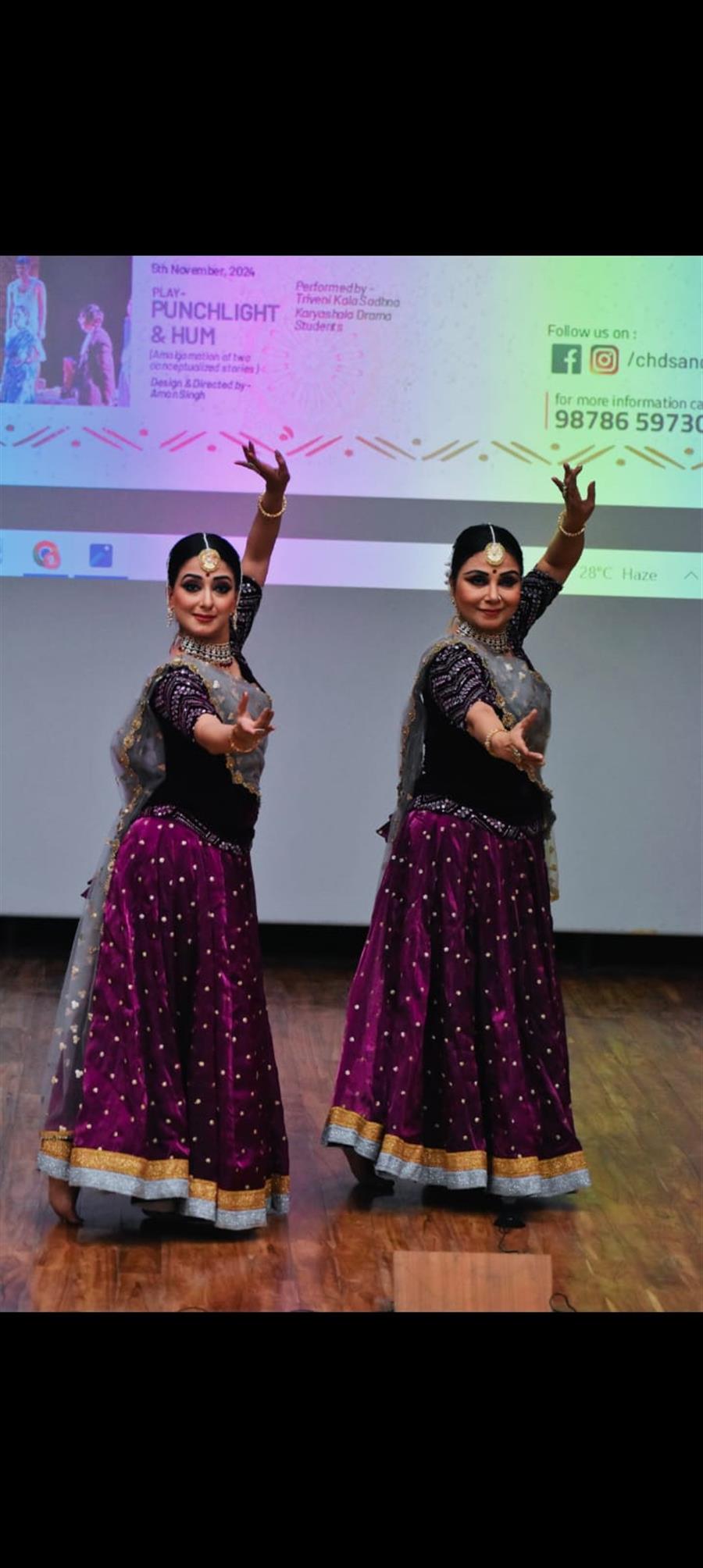 त्रिवेणी कला उत्सव के पहले दिन मां बेटी मरामी व मेघरंजनी की बेजोड़ जोड़ी ने अपनी नृत्य कला से सबको मंत्रमुग्ध किया