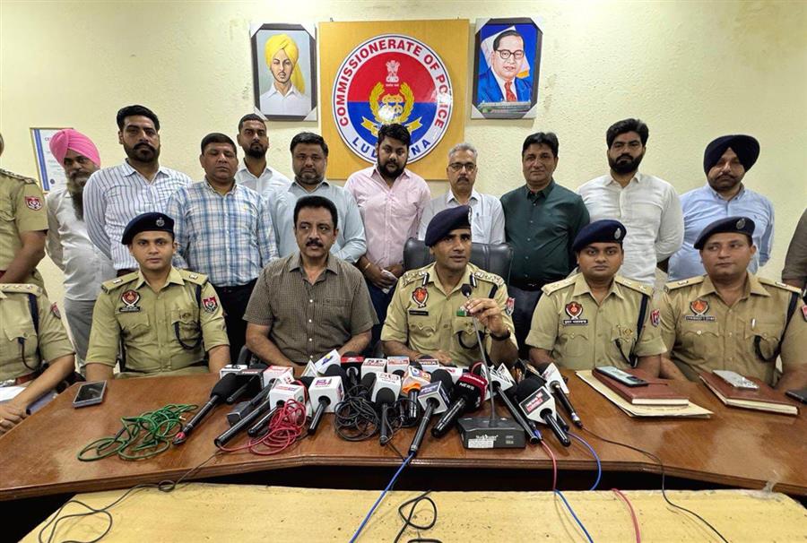 पंजाब पुलिस द्वारा शिव सेना नेताओं पर पेट्रोल बम हमलों में शामिल चार व्यक्तियों को गिरफ्तार किया
