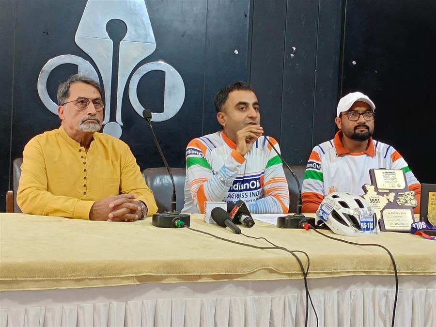 समाज को साइकिलिंग, फिटनेस और मानवता के प्रति जागरूक करने के उद्देश्य से सुमेर बंसल ने अल्ट्रा साइकिलिंग रेस में लिया हिस्सा