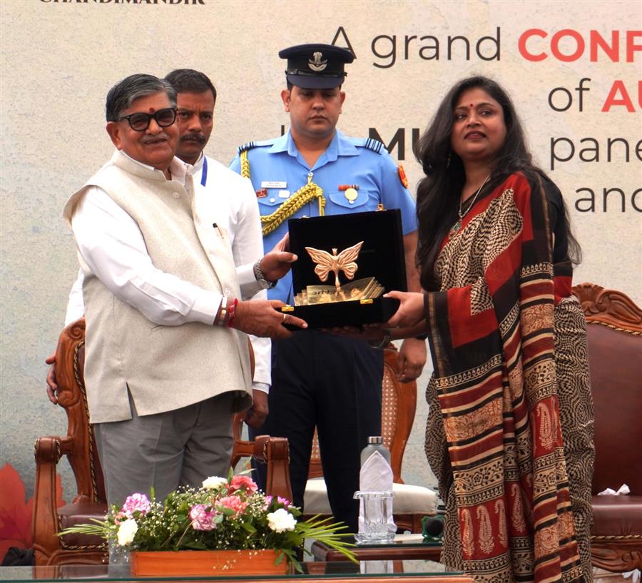 आवा साहित्य उत्सव ‘अभिव्यक्ति 4.0’ की शुरुआत पंजाब के राज्यपाल और यूटी प्रशासक के मुख्य भाषण से हुई