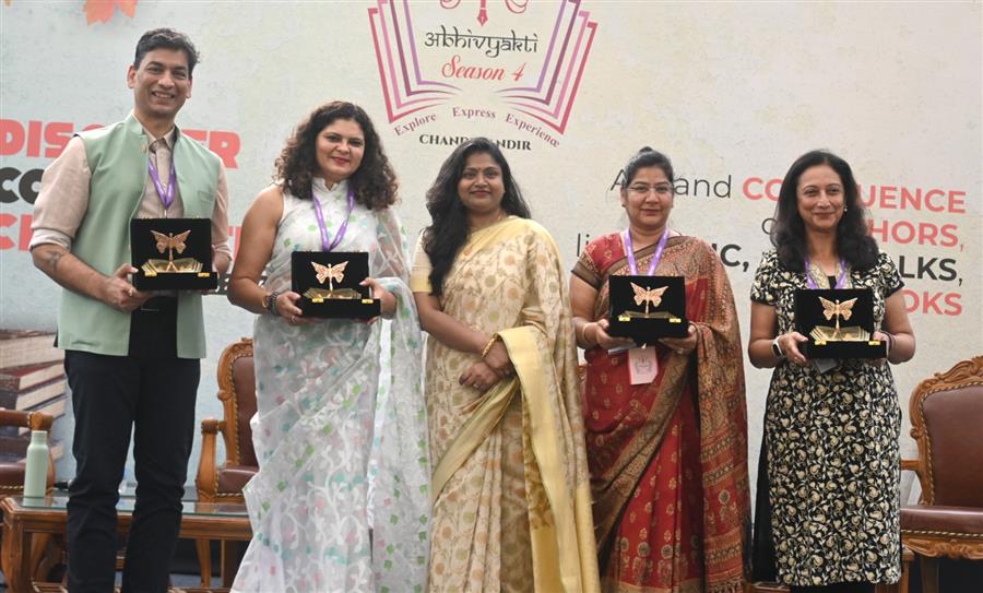 अभिव्यक्ति 4.0 – तीन दिवसीय मेगा साहित्यिक महोत्सव का सफलतापूर्वक समापन