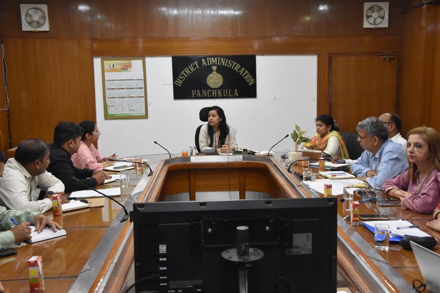 उपायुक्त की अध्यक्षता में लघु सचिवालय के सभागार में डेंगू से बचाव के लिए बैठक आयोजित 
