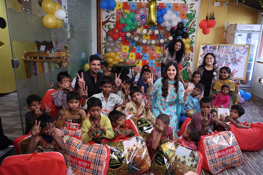बाल दिवस पर बॉस बेबी क्लब ने जरूरतमंद बच्चों को बांटी विंटर एसेंशियल किट्स