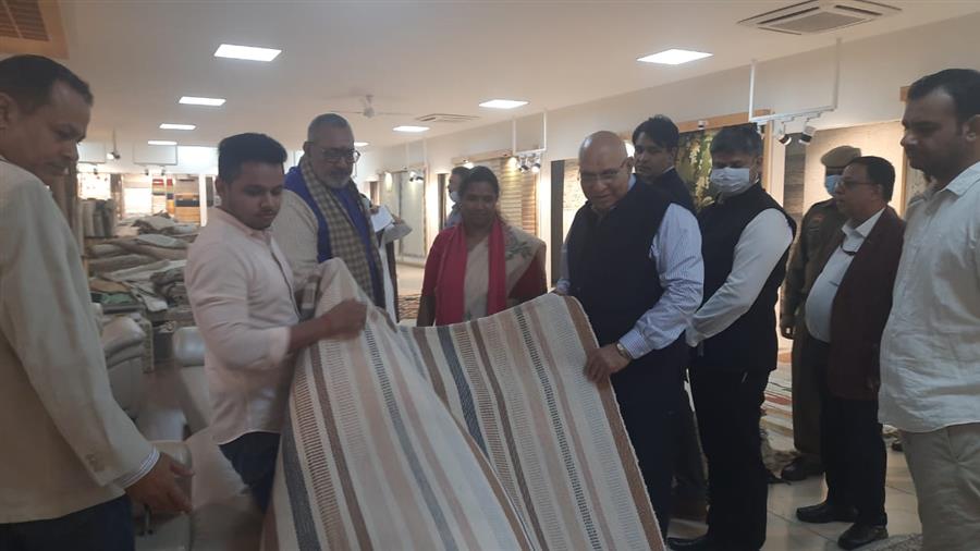 औद्योगिक क्षेत्र में भारत तीन नए फाइबर पर कर रहा कार्य :केंद्रीय कपड़ा मंत्री गिरी राज सिंह