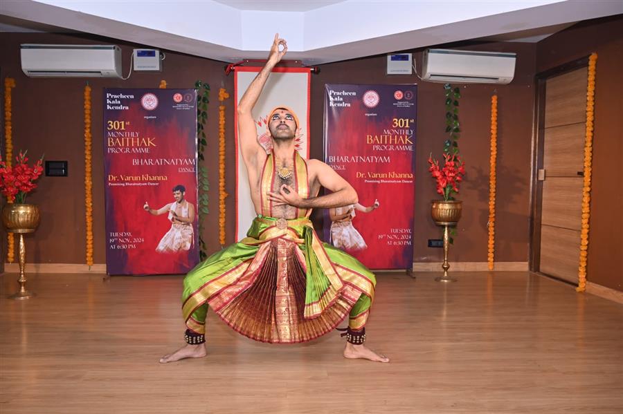 प्राचीन कला केंद्र की 301वीं मासिक बैठक में भरतनाट्यम नृत्य की धूम