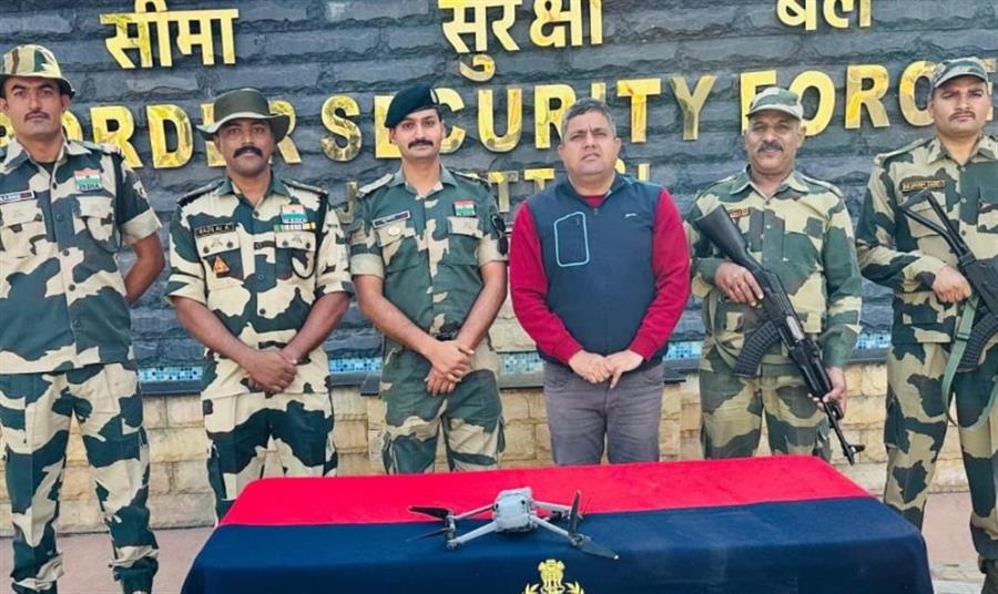 बीएसएफ ने पकड़े पांच पाकिस्तानी ड्रोन व एक किलो हेरोइन