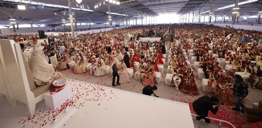 निरंकारी सामूहिक विवाह समारोह में दिखा सादा शादियाँ एवं आध्यात्म का अनुपम दृश्य 