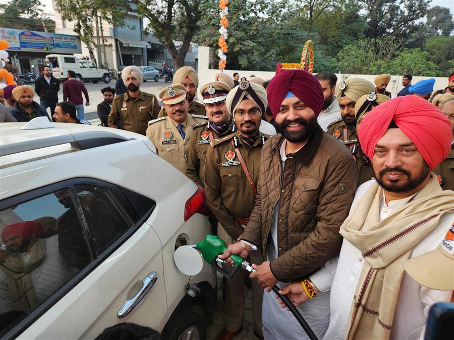 जेल मंत्री लालजीत सिंह भुल्लर ने नाभा और फाजिल्का जेलों में पेट्रोल पंपों का उद्घाटन किया