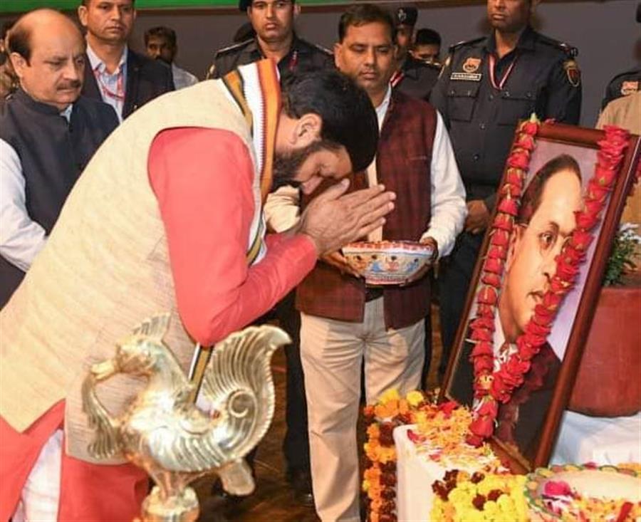 मुख्यमंत्री ने कुरुक्षेत्र विश्वविद्यालय में संविधान दिवस पर आयोजित राज्यस्तरीय अमृत महोत्सव समारोह में की शिरकत