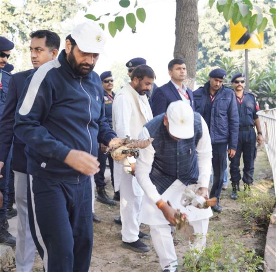 मुख्यमंत्री नायब सैनी बने स्वच्छता दूत, कुरूक्षेत्र में स्वच्छता महाअभियान की शुरुआत कर हरियाणा को स्वच्छ और सुंदर बनाने का दिया संदेश