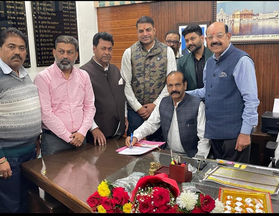 पंजाब खादी और ग्रामोद्योग बोर्ड के वाइस चेयरमैन पवन कुमार हंस ने कैबिनेट मंत्री महिंदर भगत की उपस्थिति में संभाला पदभार