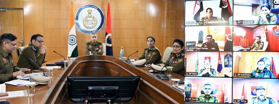 पुलिस महानिदेशक शत्रुजीत कपूर की अध्यक्षता में उच्च अधिकारियों की बैठक आयोजित