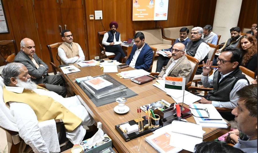 श्रमिकों के लिए स्वास्थ्य सुविधाएं की जाएं सुनिश्चित: अनिल विज