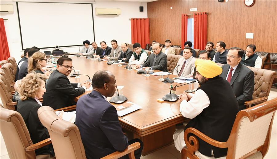 मुख्यमंत्री ने राज्य की गंभीर समस्याओं के समाधान के लिए विश्व बैंक से सहायता मांगी