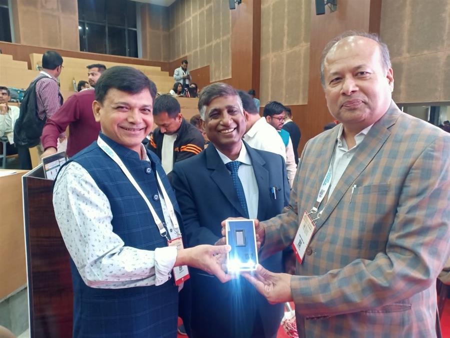 सीएसआईआर-सीरी ने आईआईएसएफ-2024 में किया स्वदेशी एलईडी तकनीक का प्रदर्शन