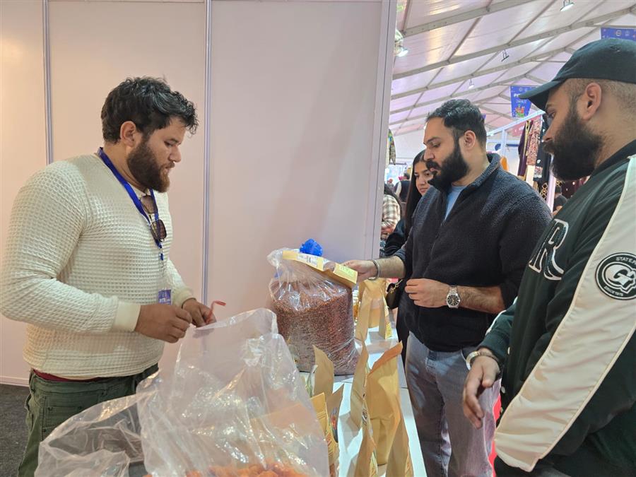 Shawl made of yak and goat wool reaches Amritsar from Ladakh