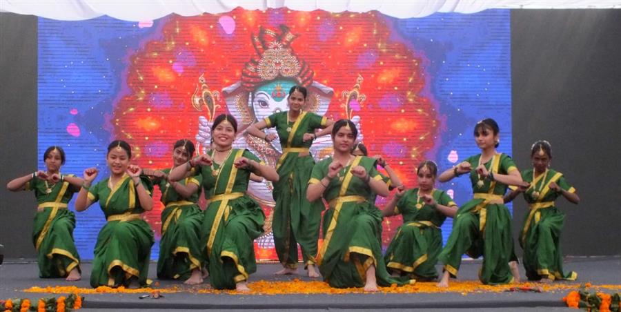 पैरागॉन किड्स और पैरागॉन सीनियर सेकेंडरी स्कूल के वार्षिक समारोह में छात्रों ने दिखाया शानदार हुनर