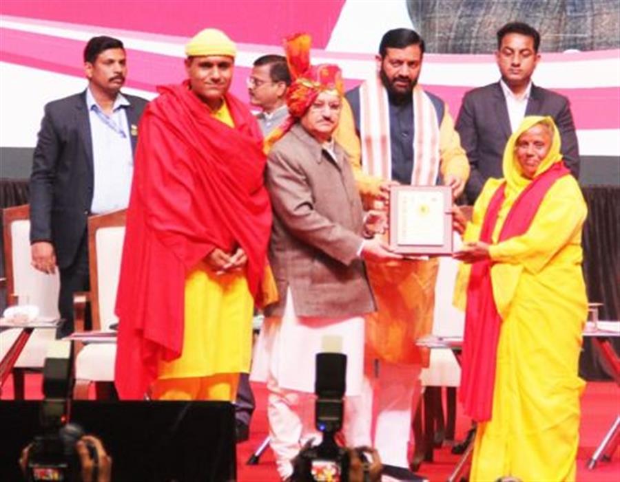 केन्द्रीय मंत्री जगत प्रकाश नड्डा ने किया विश्वास फाउंडेशन को सम्मानित
