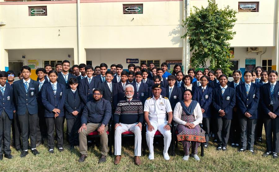 नौसेना अधिकारी ने बिरला शिशु विहार, पिलानी के विद्यार्थियों को सम्बोधित किया