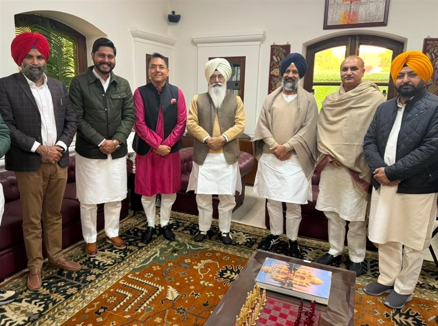 आप पंजाब अध्यक्ष अमन अरोड़ा ने डेरा ब्यास प्रमुख बाबा गुरिंदर सिंह ढिल्लों से मुलाकात की
