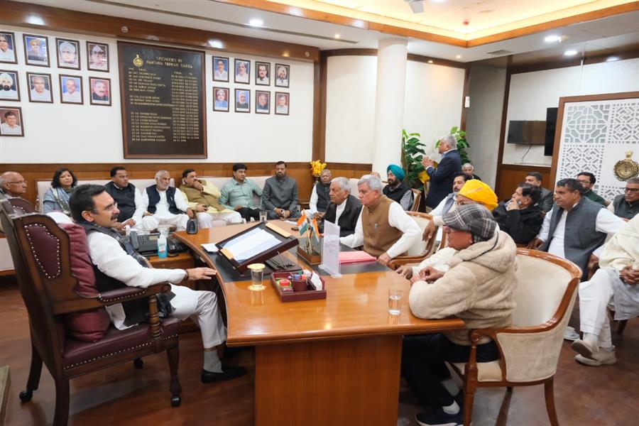 पूर्व विधायकों ने की पेंशन रिवाइज करने की मांग