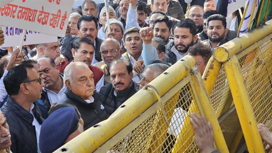 अदानी, मणिपुर और किसानों के मुद्दों पर कांग्रेस ने किया राजभवन मार्च