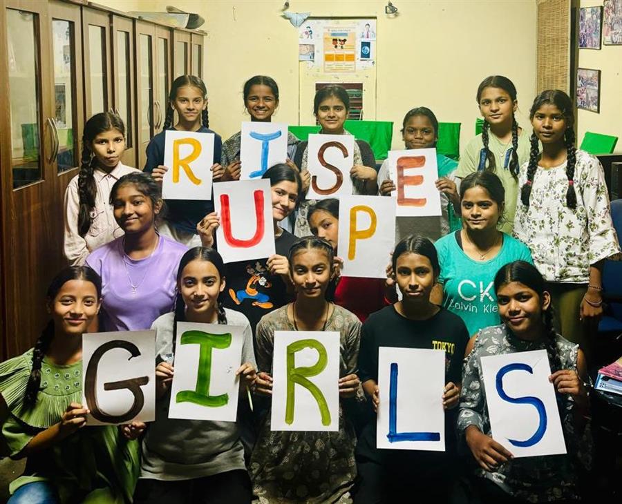 किताबघर में प्रेसिडेंट द्रौपदी मुर्मू फैन क्लब ने आरयूजी राइज अप गर्ल्स कंपनी का किया गठन
