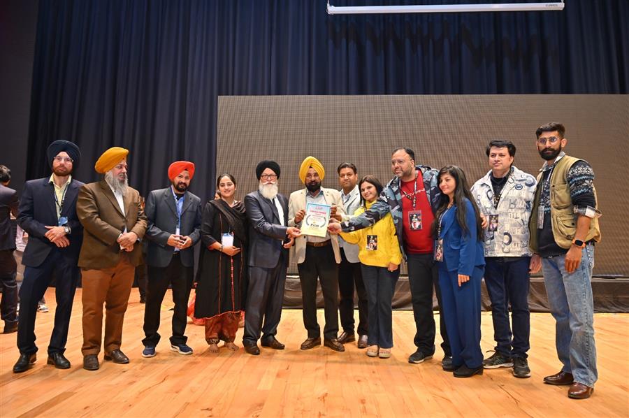 पंचकूला के एमएस एशियन एंटरटेनमेंट प्रोडक्शन को द लास्ट विश फ़िल्म के लिए मिला बेस्ट क्रिटिक अवार्ड