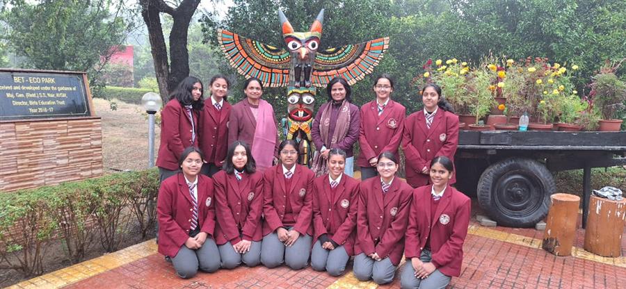 बिरला बालिका विद्यापीठ पिलानी की छात्राओं ने बनाया परंपरा और कल्पनाशीलता का अद्भुत स्तंभ; इको पार्क में स्थापित टोटम पोल