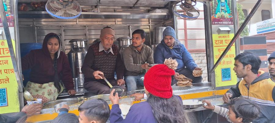 राम लला की प्राण प्रतिष्ठा की वर्षगांठ पर श्री श्याम करुणा फाउंडेशन ने आयोजित किया 147वां अन्न भंडारा