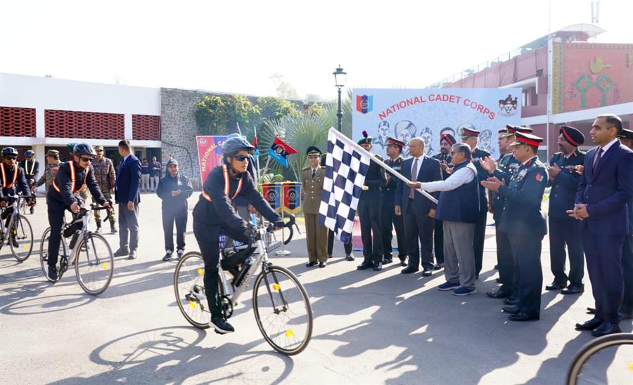 पंजाब के राज्यपाल ने 76वें गणतंत्र दिवस के उपलक्ष्य में एनसीसी साइकिल रैली 