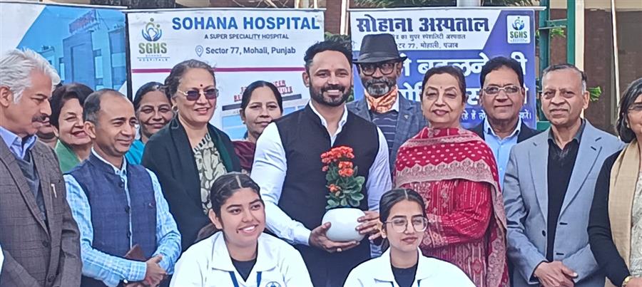 सेक्टर 42 गवर्नमेंट गर्ल्स कॉलेज में मुफ्त स्वास्थ्य जांच और मैमोग्राफी शिविर आयोजित