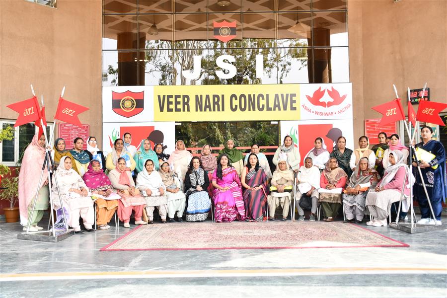 पश्चिमी कमान द्वारा वीर नारी सम्मेलन में वीरांगनाओं के त्याग को सम्मानित किया गया