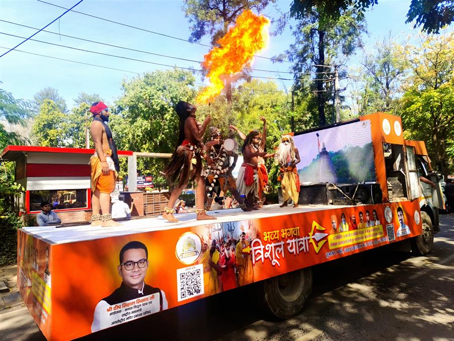 भगवा त्रिशूल यात्रा ने लिया मनसा देवी, संकेत्री महादेव और चंडी देवी मंदिर का आशीर्वाद